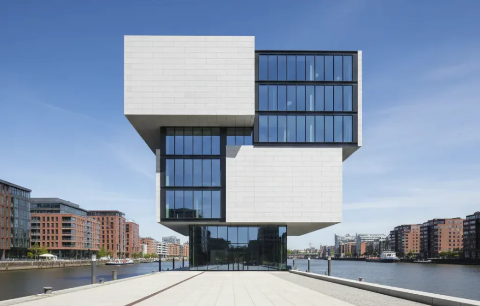 Hamburg Real Estate Hafencity Immobilie schmal